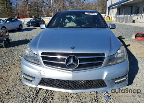 2014 Mercedes-Benz C 250 из США, поврежденный, VIN WDDGF4HB0EA958170